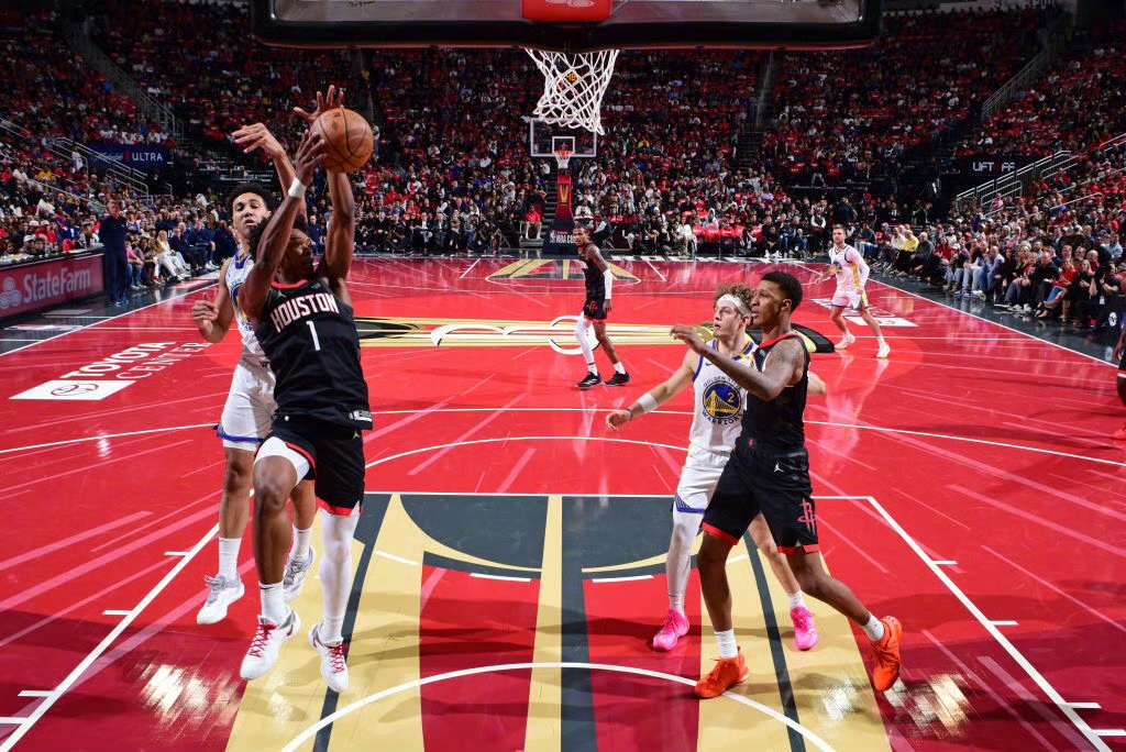 紧张对决！两支球队展开激烈争夺