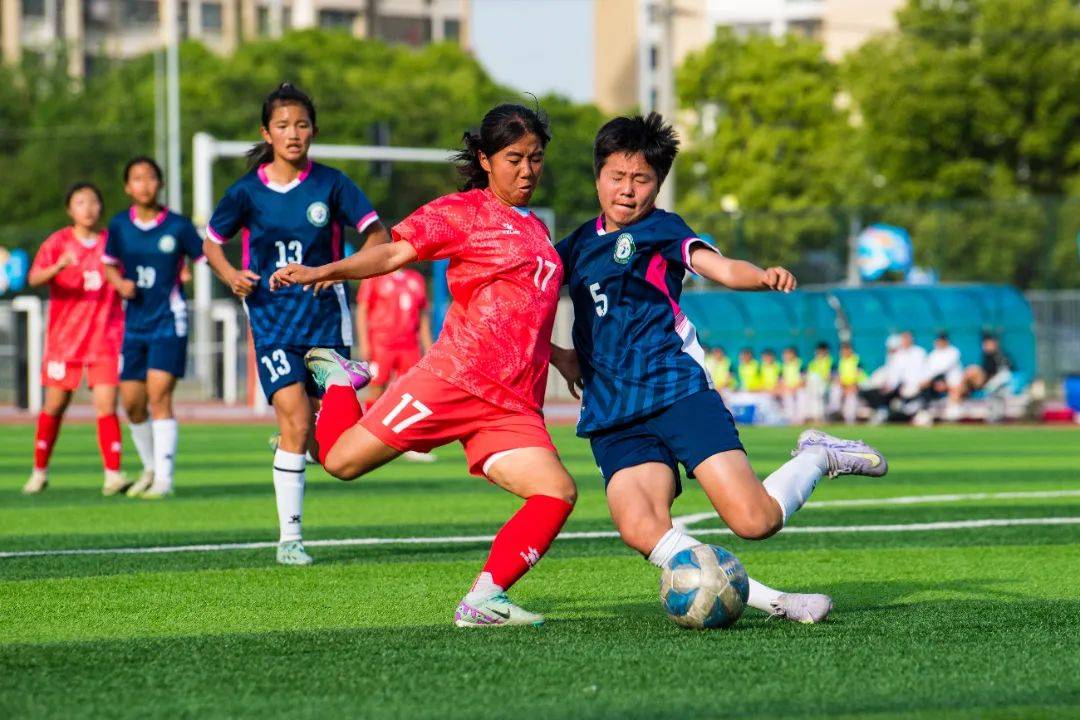 关于艰难斗争:女足赛场上团队协作强大的信息 关于艰难斗争:女足赛场上团队协作强大的信息