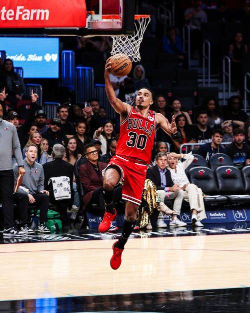 公牛击败尼克斯，取得胜利