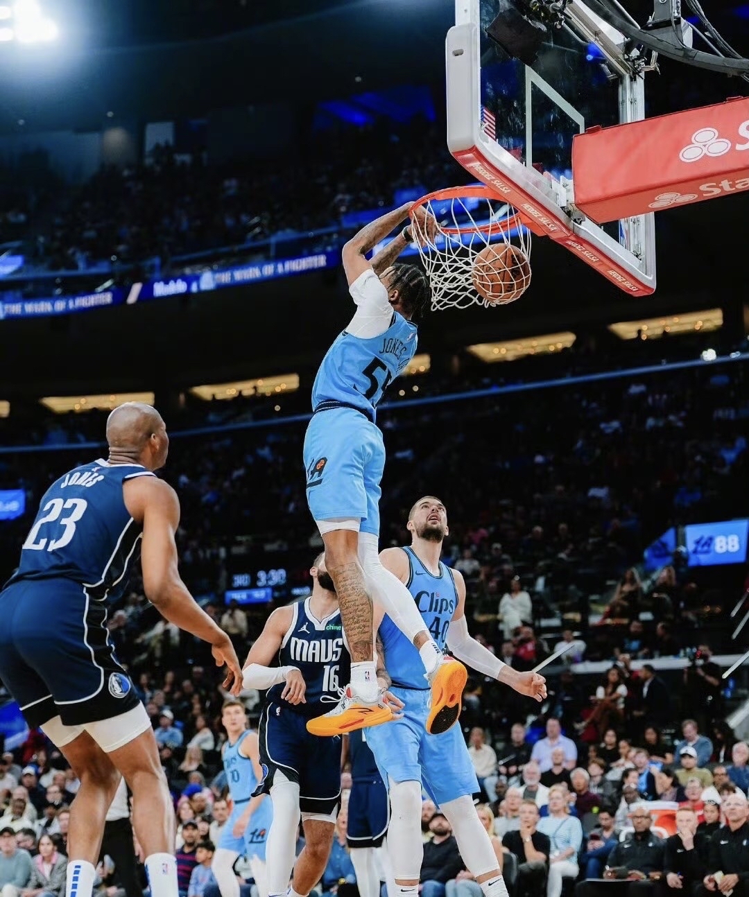 独行侠轻取勇士，利拉德状态火热