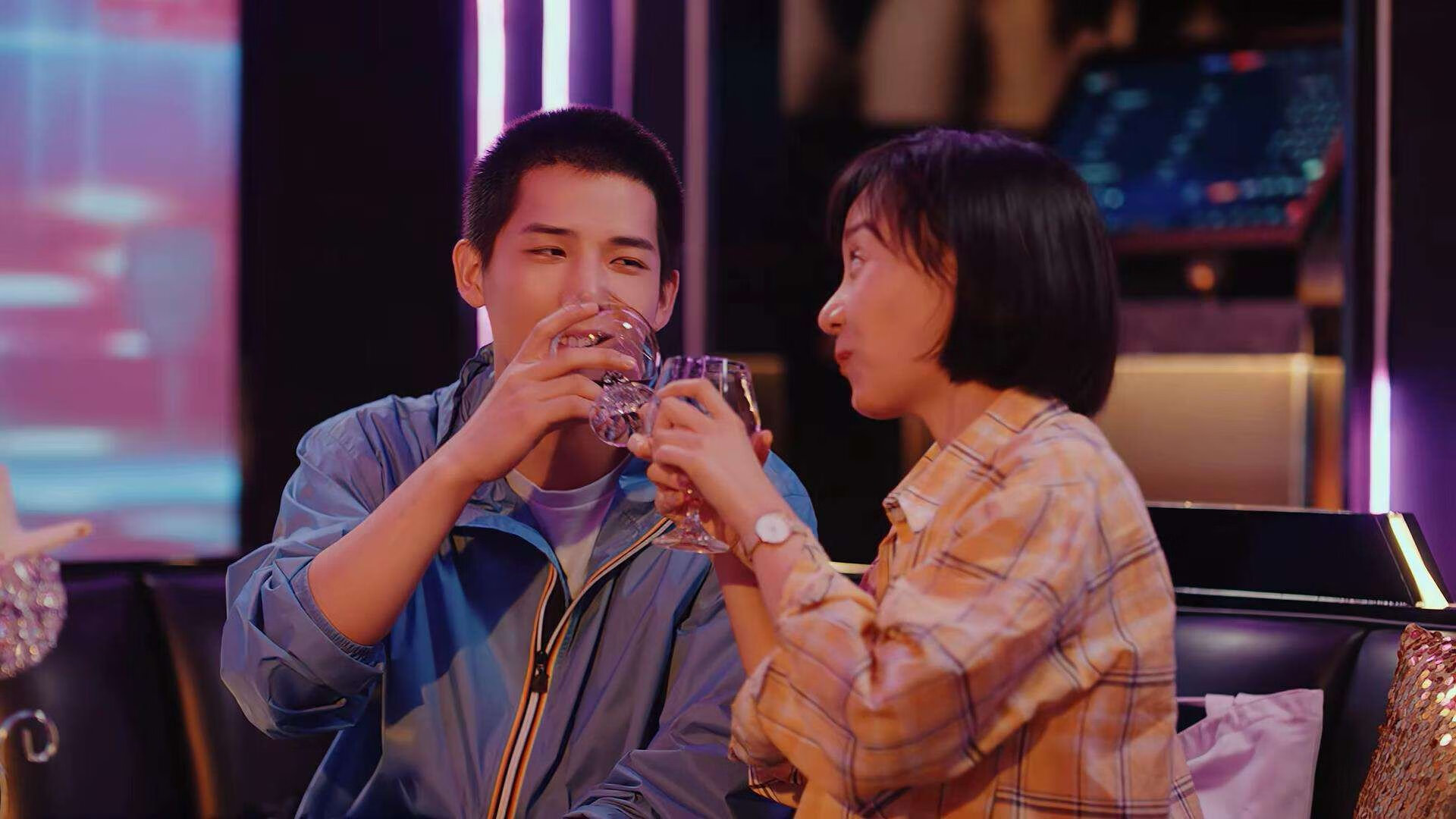 湖人巅峰对决凯尔特人胜出，哈登持续杀伤定乾坤